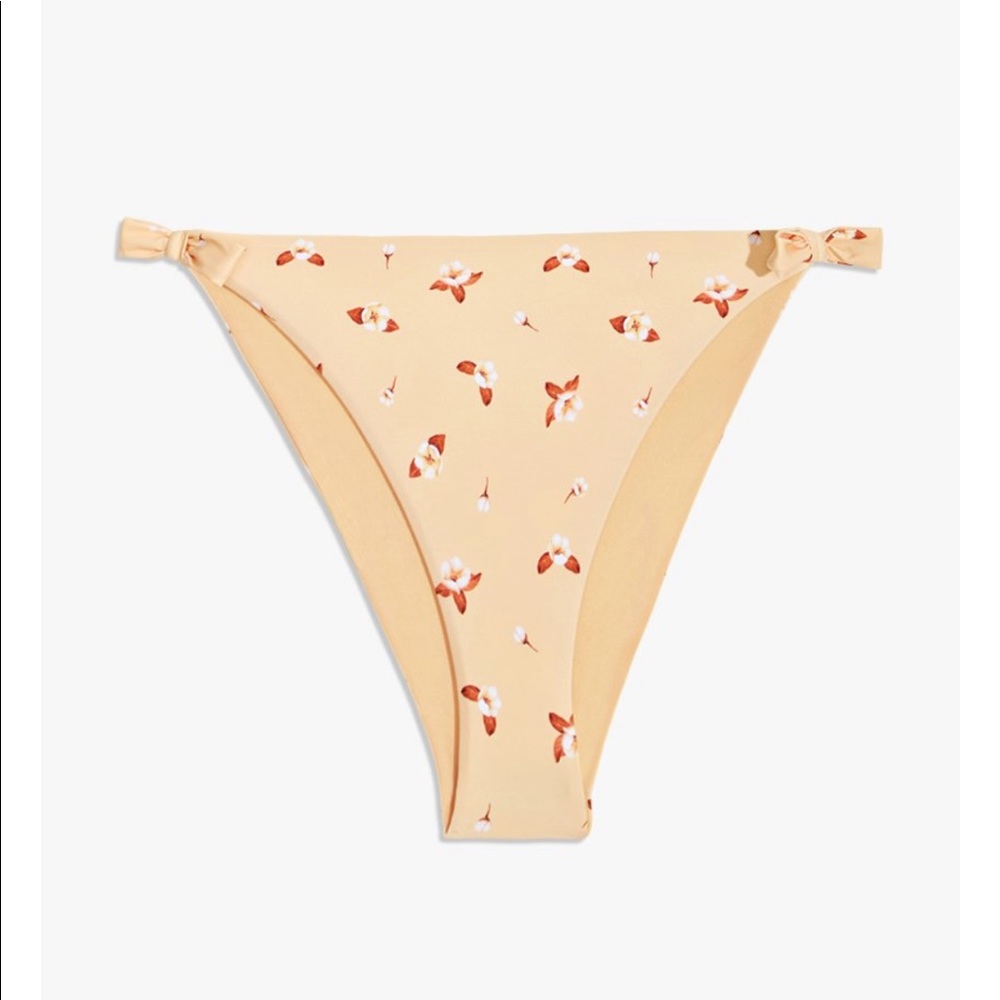 WeWoreWhat swim! Amber bottom, Cooper top 🌼